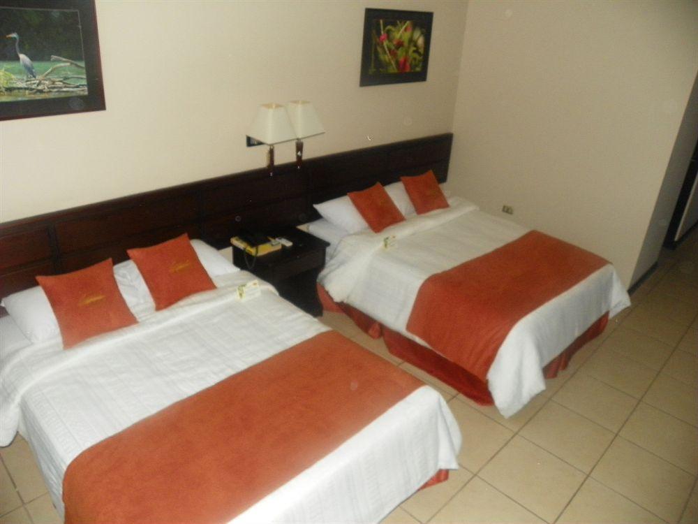 Hotel Suerre Guápiles Dış mekan fotoğraf